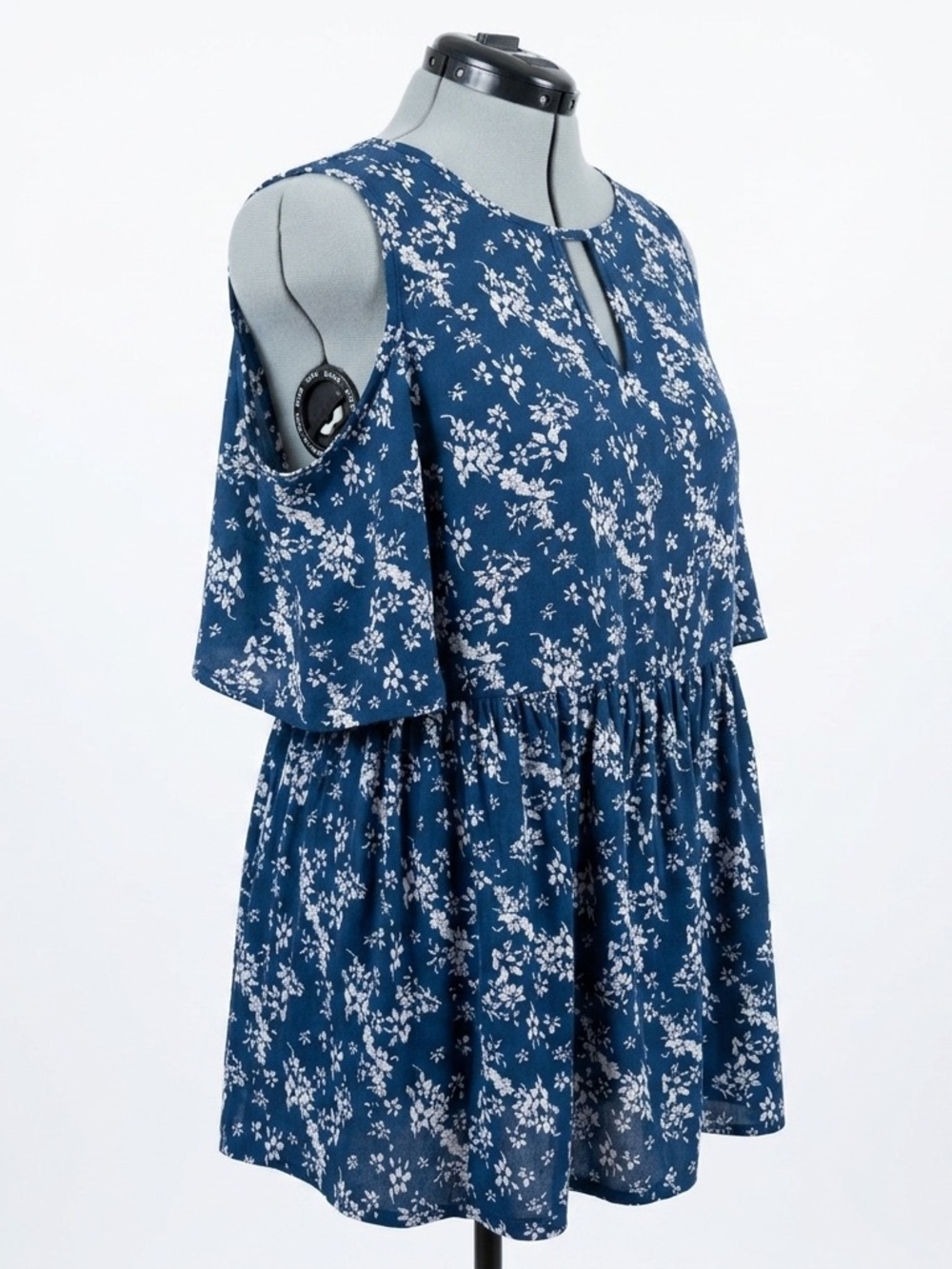 ALLEGRACE 2X Light Blue Satin Top - Picture 2 of 7